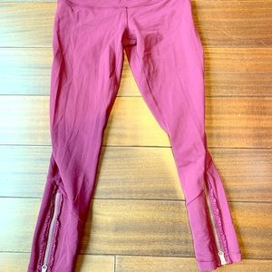 Yoga pants with ruffles